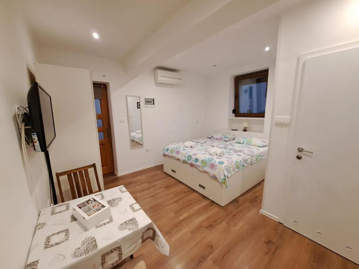 Meressa Nina&Leo Studio Apartments Novigrad