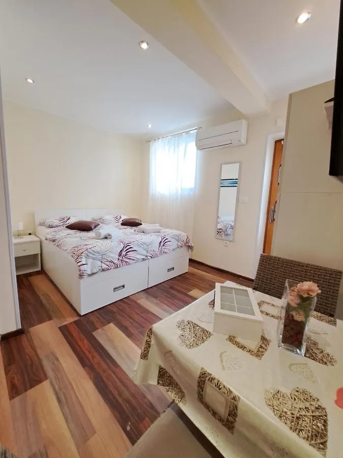 Meressa Nina&Leo Studio Apartments Novigrad  Croatia
