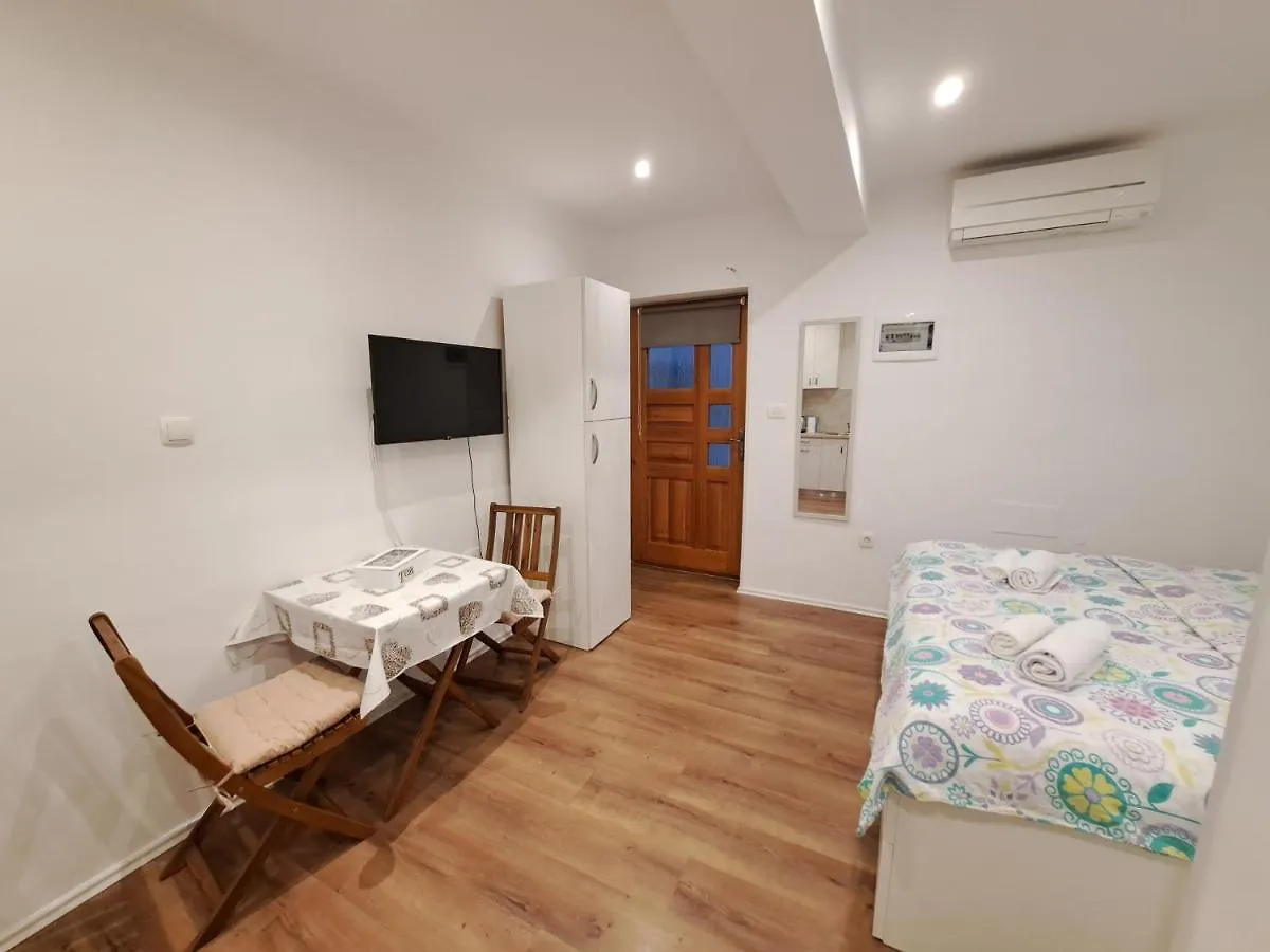 Meressa Nina&Leo Studio Apartments Novigrad  Croatia